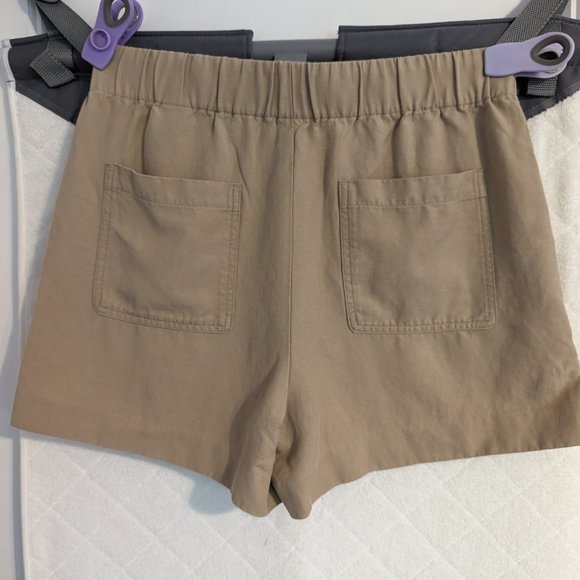 Banana Republic Linen Shorts - Picture 2 of 3